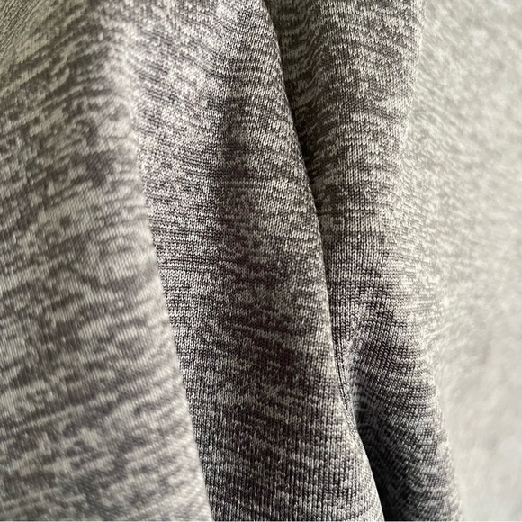 Under Armour Gray & Orange V-Neck Short Sleeve T-Shirt Size M - Picture 6 of 8